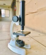 Monocular Student Simple Microscope 200X 4
